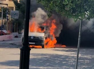 Έκαψαν βαν οπαδών του ΠΑΟΚ