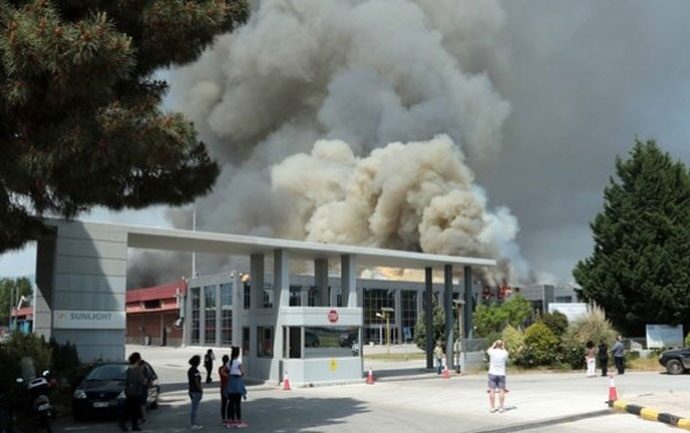 Δεν τίθεται σε κίνδυνο η υγεία από την πυρκαγιά του εργοστασίου Sunlight