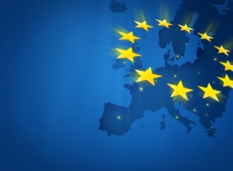 Η Ε.Ε. θα τηρήσει τη συμφωνία για το ιρανικό πυρηνικό πρόγραμμα και δεν θα επαναφέρει τις κυρώσεις