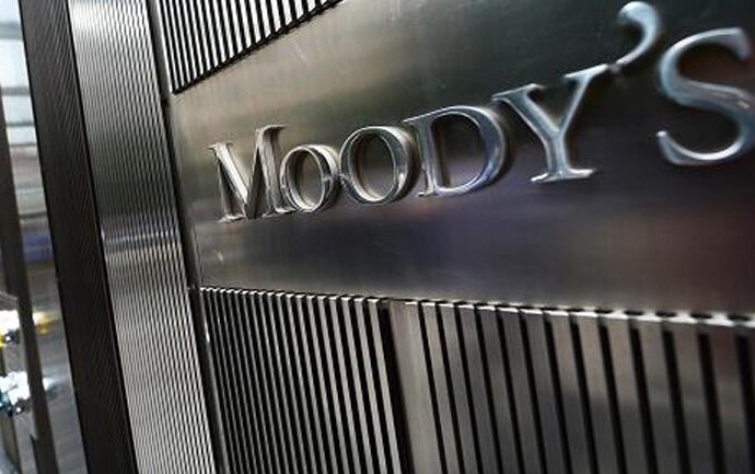 Ιταλία: Η Moody’s απειλεί με υποβάθμιση της αξιολόγησής της