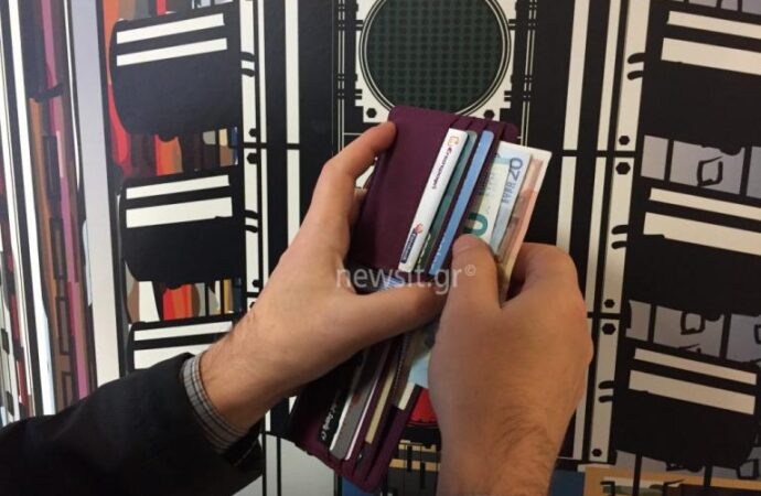 ΤΟ ΘΕΜΑ ΤΗΣ ΗΜΕΡΑΣ: Κόβονται τρεις συντάξεις και ένας μισθός από όλους! Η αλήθεια που διαψεύδει τους υπουργούς