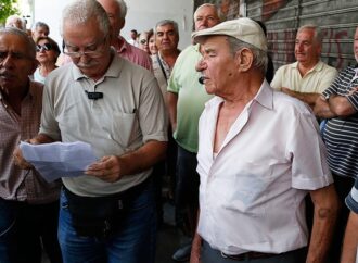 Κόβουν συντάξεις για να δώσουν τη… 13η σύνταξη