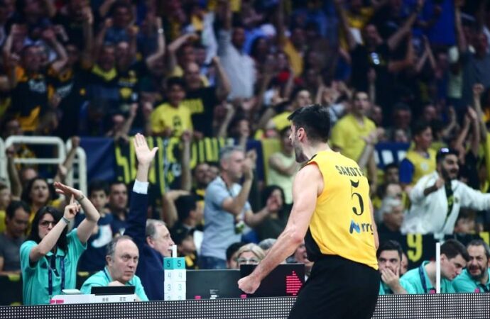 Πήγε να αυτοκτονήσει, αλλά άντεξε και πάει στον τελικό με Μονακό η ΑΕΚ