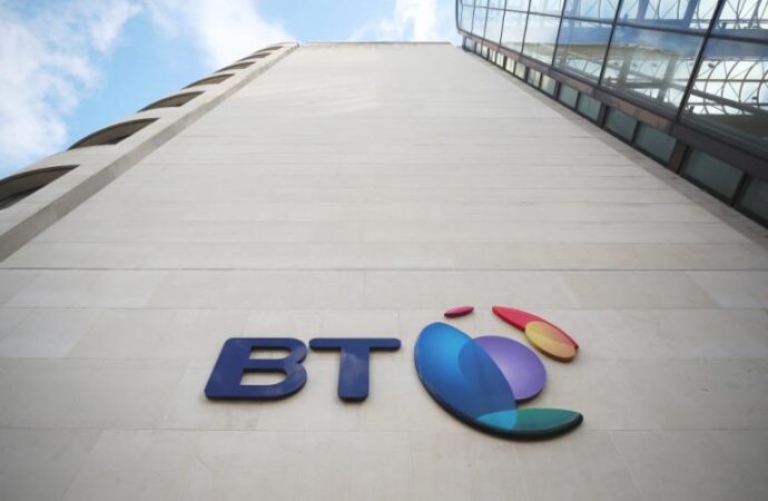 Σοκ στις τηλεπικοινωνίες! Η British Telecom κόβει 13.000 θέσεις εργασίας