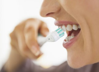 Στοματική υγιεινή: Πώς να αφαιρέσετε πλάκα και πέτρα με φυσικό τρόπο