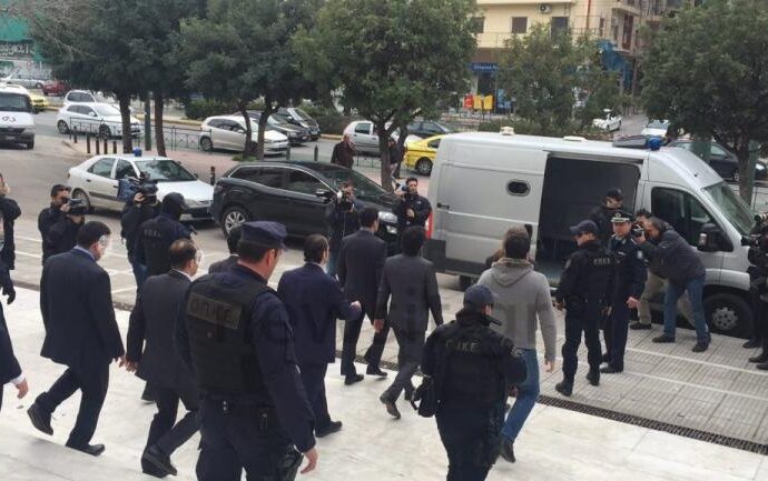 Φεύγουν από την Ελλάδα οι 8 Τούρκοι αξιωματικοί