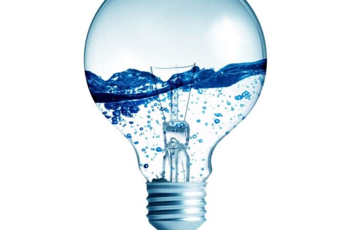 10 κόλπα για να μην ξεχνάς να πίνεις νερό