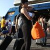 Η έξοδος των Αθηναίων – «Βουλιάζουν» από κόσμο τα λιμάνια Πειραιά, Λαυρίου, Ραφήνας