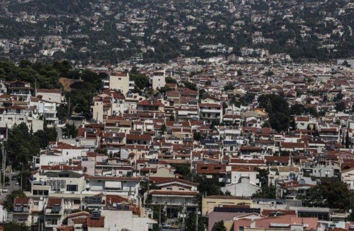 Τι αλλάζει στα δημοτικά τέλη για τα κενά ακίνητα που δεν έχουν ρεύμα