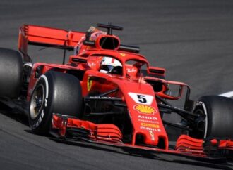 Formula 1: Διέλυσε χρονόμετρα και ρεκόρ και πήρε την pole στο σπίτι του ο Φέτελ