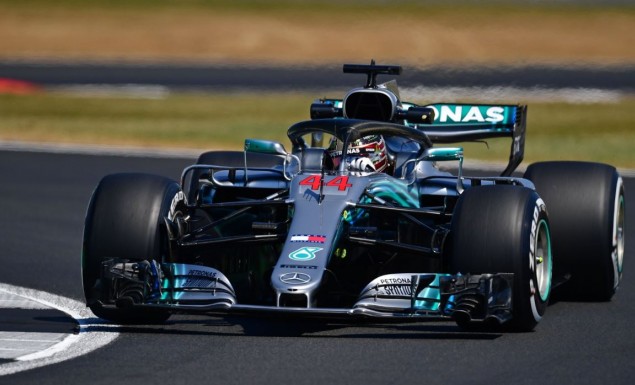 Formula 1: Νίκησε και τις δύο Ferrari και πήρε την pole στην χώρα του ο Χάμιλτον