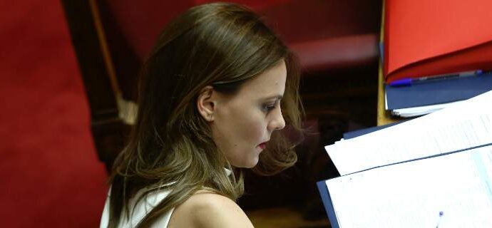Αχτσιόγλου: Προτεραιότητα η επαναφορά των συλλογικών συμβάσεων και η αύξηση κατώτατου μισθού