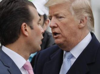 Πρώην συνεργάτης «καίει» τον Τραμπ: Ηξερε για τη Ρωσίδα που θα εξέθετε την Χίλαρι προεκλογικά