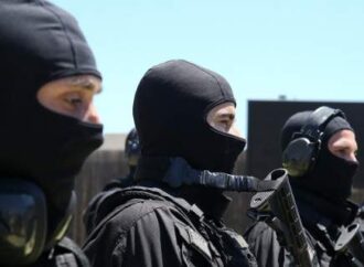 Ο Τόσκας έταξε επίδομα στην Αντιτρομοκρατική που… έκοψε το Γενάρη -Εξαλλοι στην ΕΚΑΜ: Είναι εμπαιγμός