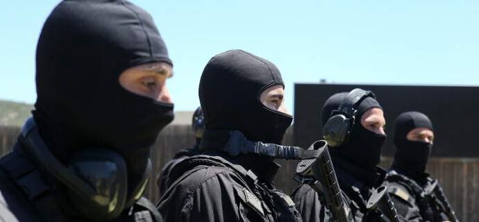 Ο Τόσκας έταξε επίδομα στην Αντιτρομοκρατική που… έκοψε το Γενάρη -Εξαλλοι στην ΕΚΑΜ: Είναι εμπαιγμός