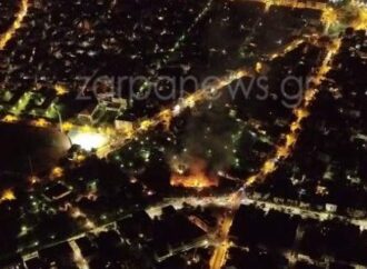 Εικόνες από πεδίο μάχης στα Χανιά -Drone καταγράφει τη φωτιά στο κτίριο του Πολεμικού Μουσείου [βίντεο]