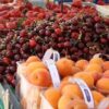 Δέσμευσαν πάνω από 1 τόνο κεράσια και βερίκοκα από τον Πειραιά