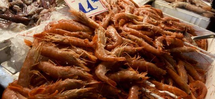 Κατασχέθηκαν 185 κιλά ακατάλληλες γαρίδες σε επιχείρηση του Πειραιά