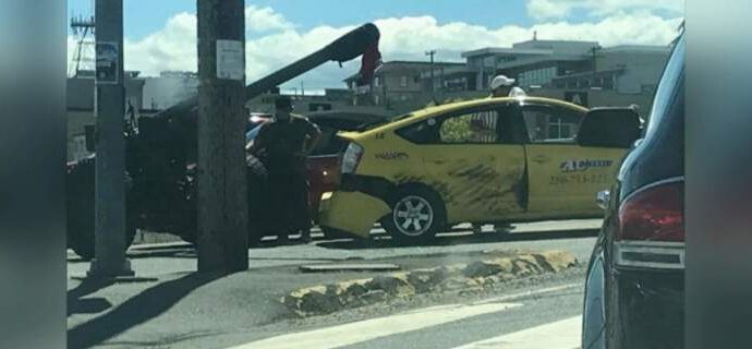 Πολυβόλο του στρατού λύθηκε από όχημα, έκανε τρελή πορεία και τράκαρε με ταξί στον Καναδά [εικόνες]
