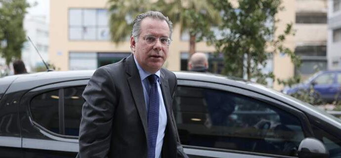 Κουμουτσάκος: Σφαίρα που έφυγε από τη θαλάμη, η πρόσκληση ΝΑΤΟ στην ΠΓΔΜ για ένταξη