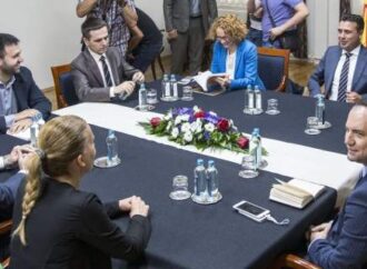 Νέα κρίσιμη συνάντηση αυτή την ώρα των πολιτικών αρχηγών στα Σκόπια για το δημοψήφισμα