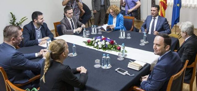Νέα κρίσιμη συνάντηση αυτή την ώρα των πολιτικών αρχηγών στα Σκόπια για το δημοψήφισμα