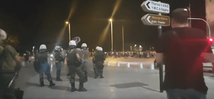 Θεσσαλονίκη: Επεισόδια στην πορεία για τη Μακεδονία -Τραυματίας αστυνομικός