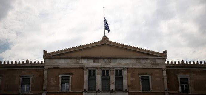 Η Βουλή δίπλα στους πυρόπληκτους: Γινόμαστε όλοι αρωγοί σε αυτή την ανείπωτη τραγωδία