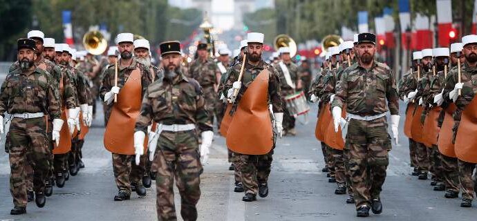 «Φρούριο» το Παρίσι για τη σημερινή παρέλαση