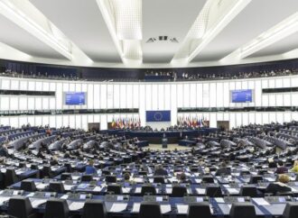 Μέλη του Ευρωπαϊκού Κοινοβούλιου ξόδεψαν μισό εκατομμύριο ευρώ σε σαμπάνιες