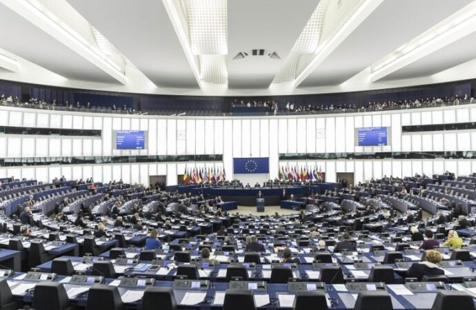 Μέλη του Ευρωπαϊκού Κοινοβούλιου ξόδεψαν μισό εκατομμύριο ευρώ σε σαμπάνιες