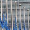 Μεσίστιες οι σημαίες στην Κομισιόν σε ένδειξη αλληλεγγύης για την Ελλάδα