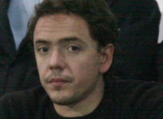 Στην Αμερική η Ελένη Κόκκαλη με τους Πέτρο και Κωνσταντίνο για να παραλάβουν τη σορό του Σωκράτη τζούνιορ