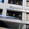 Ο οίκος Standard & Poor’s αναβάθμισε την προοπτική της Ελλάδας σε «θετική» από «σταθερή»