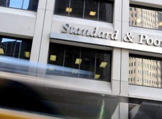 Ο οίκος Standard & Poor’s αναβάθμισε την προοπτική της Ελλάδας σε «θετική» από «σταθερή»