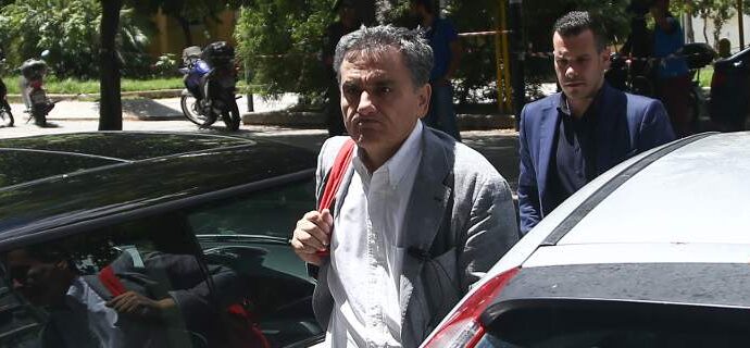 Καψόνι στον Καμμένο: Κόβουν δαπάνες του Αμυνας για να δώσουν μειωμένο ΦΠΑ