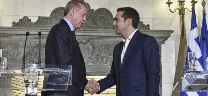 Ανησυχία στο Μαξίμου για τους 2 στρατιωτικούς: Το βλέμμα στη συνάντηση Τσίπρα -Ερντογάν