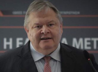 Βενιζέλος: Ο Καμμένος γελοιοποιεί τον ρόλο του υπουργού