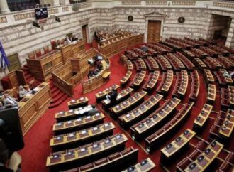 Το μεσημέρι η προ ημερησίας συζήτηση στη Βουλή για την οικονομία