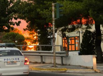 Βρέθηκε το αγοράκι που είχε χαθεί στη Ραφήνα μετά τη μεγάλη πυρκαγιά