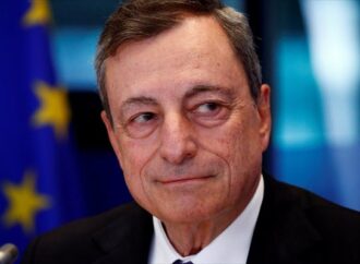 Διπλό «όχι» Ντράγκι σε QE και waiver