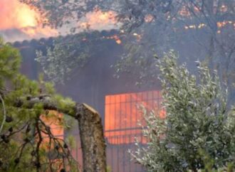 Δύο απανθρακωμένους βρήκε το ΕΚΑΒ στο Νέο Βουτζά – Έξι τραυματίες διασωληνωμένοι