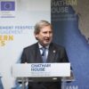 Η Κομισιόν λύνει την παρεξήγηση με τις δηλώσεις Χαν για τα σύνορα Ελλάδας- Αλβανίας