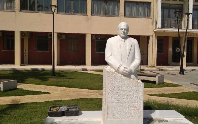 Κεφαλονιά: Τοποθετήθηκε ο ανδριάντας του Γεράσιμου Αρσένη