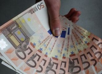 Νέα έρευνα: Οι μη προνομιούχοι είναι πιθανότερο να μοιραστούν τα χρήματά τους από ό,τι οι πλούσιοι