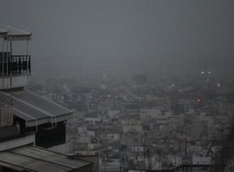 Προβλήματα από την κακοκαιρία στην Αττική-Εγκλωβίστηκαν οδηγοί