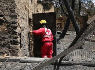 Πυροσβεστική: 76 οι επιβεβαιωμένοι νεκροί, 8 οι αγνοούμενοι