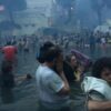 Συγκλονιστικά βίντεο από το Μάτι: Μητέρες με τα παιδιά στην αγκαλιά στη φλεγόμενη Αργυρά Ακτή