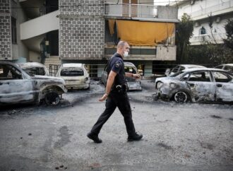 Συνελήφθησαν 4 άτομα για πλιάτσικο σε καμένα σπίτια στον Νέο Βουτζά
