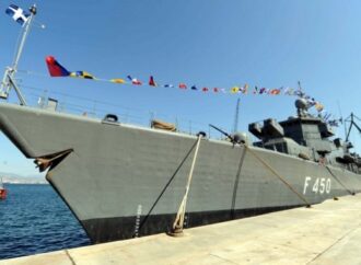 Φρεγάτα και αρματαγωγό για τον απεγκλωβισμό πολιτών στο Ζούμπερι